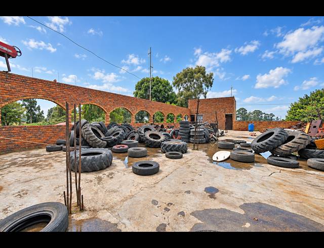 340M² WAREHOUSE FOR SALE IN PETIT
